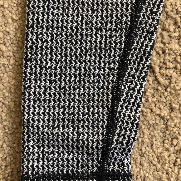 Lululemon hi-rise Wunder Under Pants - Picture 2 of 4